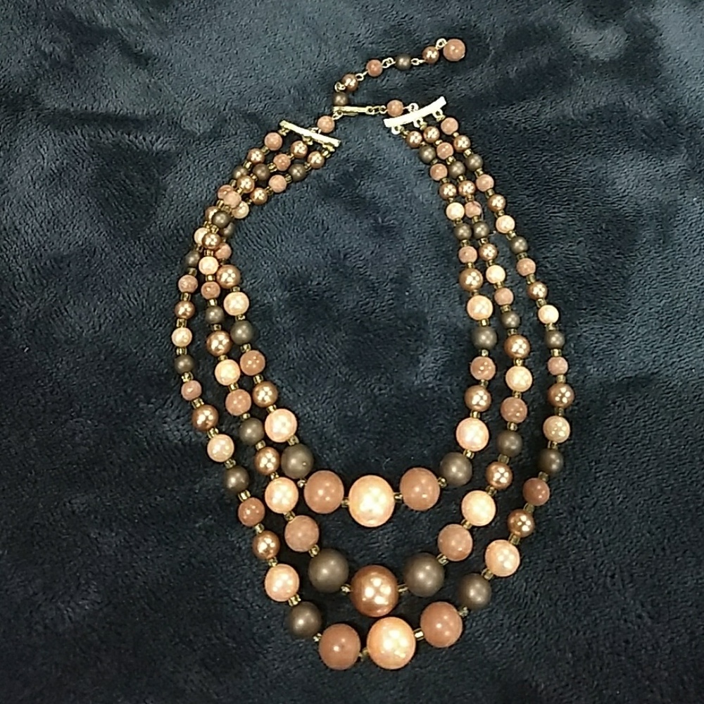 Multi color pearl necklace